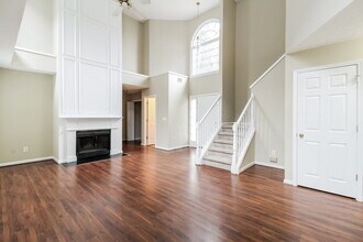 3998 Oak Glenn Dr in Duluth, GA - Foto de edificio - Building Photo