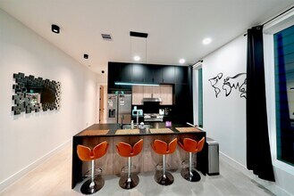 2205 Staples St in Houston, TX - Building Photo - Building Photo