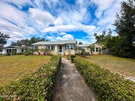 1215 Dewitt St in Panama City, FL - Building Photo