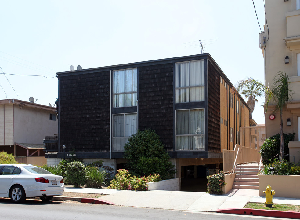 11340 Iowa Ave in Los Angeles, CA - Building Photo