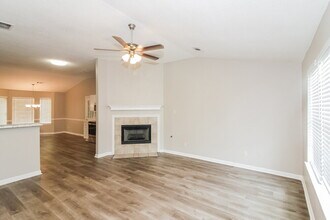 495 Oakland Hills Dr in Oakland, TN - Foto de edificio - Building Photo