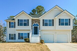 214 Oakleigh Ln in Dallas, GA - Building Photo