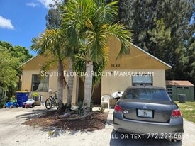 3166 SE Hawthorne St in Stuart, FL - Building Photo