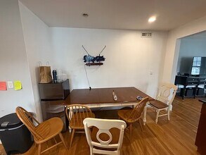 25 Crosby Rd in Chestnut Hill, MA - Foto de edificio - Building Photo