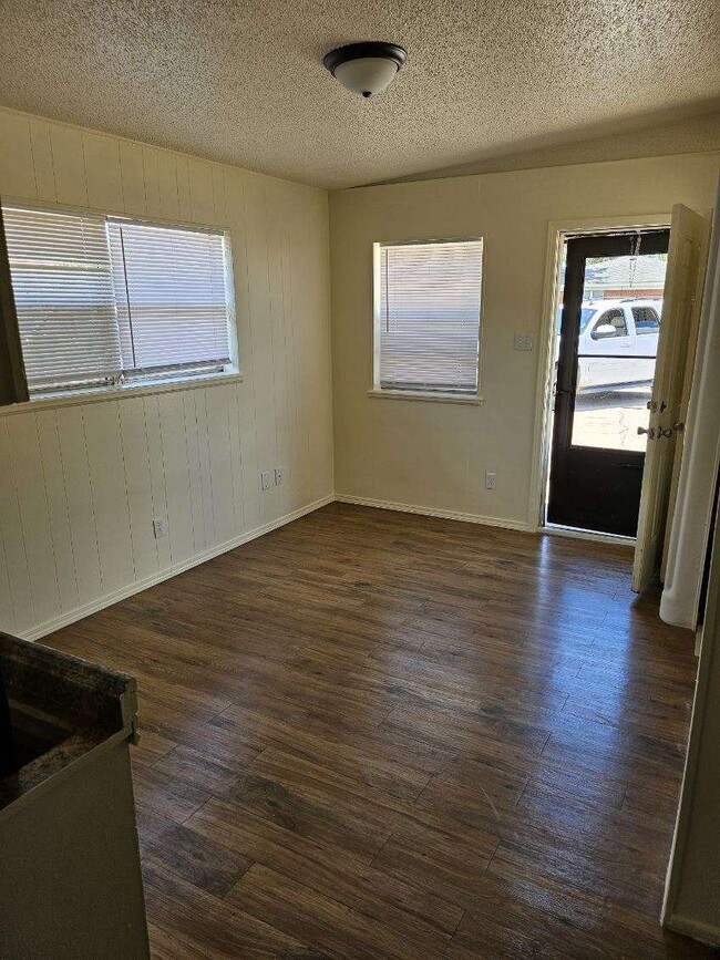 221 Gayland Dr in Clovis, NM - Building Photo - Building Photo