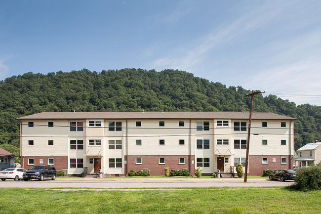 Bridgewater Place Apartments in Montgomery, WV - Building Photo - Building Photo