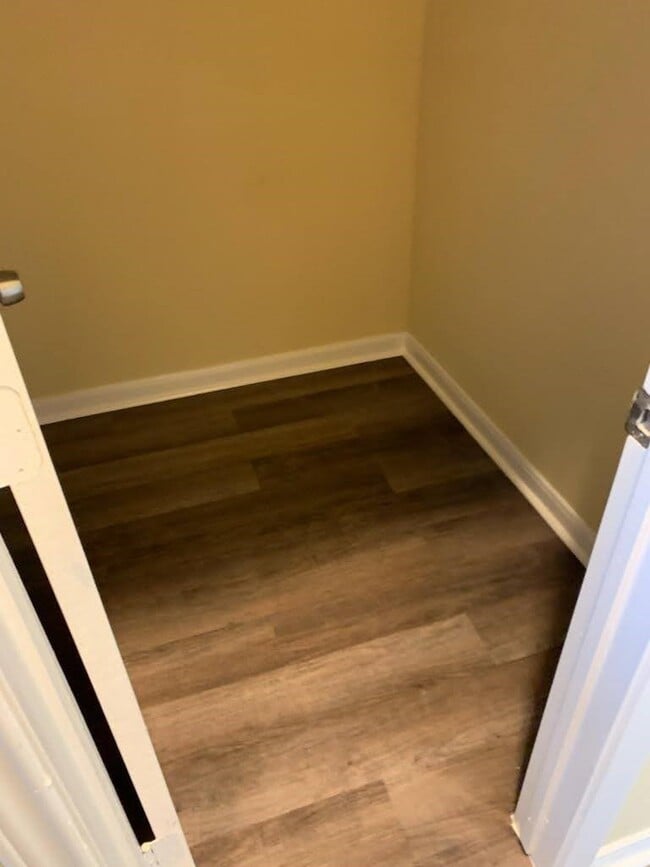 4720 Yellowstone Blvd