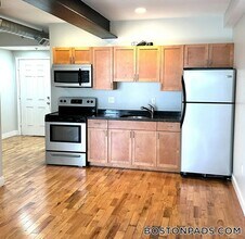 26 Portland St in Worcester, MA - Building Photo - Building Photo