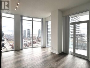 180 Front St E in Toronto, ON - Building Photo - Building Photo