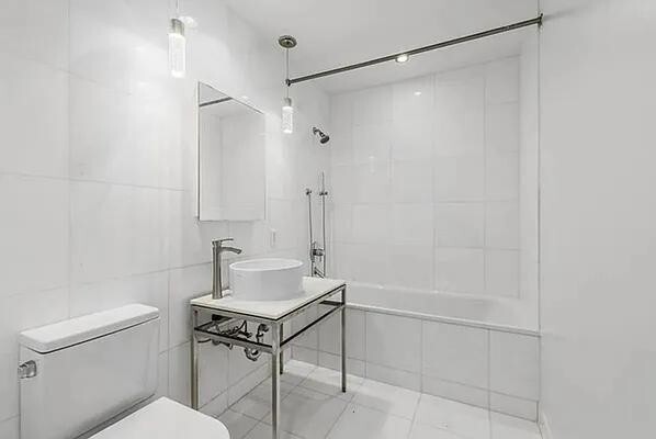 15 Broad St in New York, NY - Building Photo - Building Photo