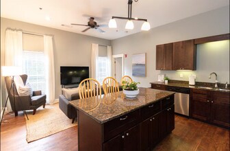 492 N Thomas St, Unit 492 in Athens, GA - Building Photo - Building Photo