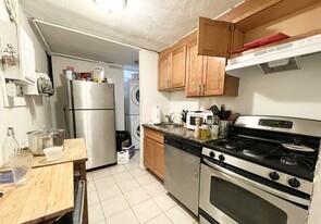 81 Windsor St, Unit -- Apartments