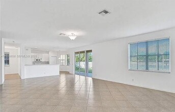 1042 Sunflower Cir in Weston, FL - Building Photo - Building Photo