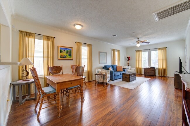 1105 Tulane St in Houston, TX - Foto de edificio - Building Photo