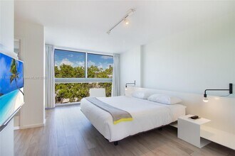 285 Sunrise Dr in Key Biscayne, FL - Foto de edificio - Building Photo