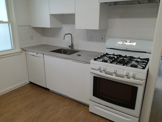 37 Van Wart Path in Newton, MA - Building Photo - Building Photo