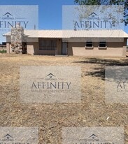 3107 Standpipe Rd in Carlsbad, NM - Building Photo