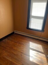 33 Chestnut St in Southbridge, MA - Foto de edificio - Building Photo