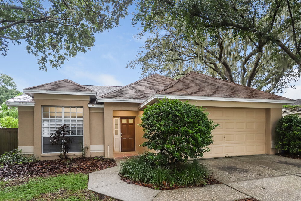 1006 Bloom Hill Ave in Valrico, FL - Foto de edificio