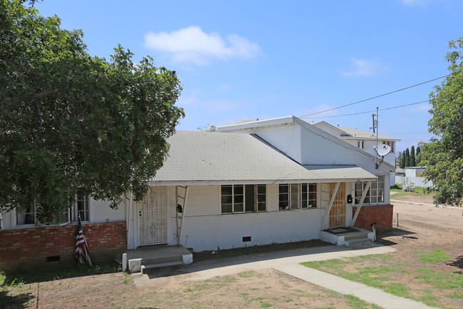 2122-2136 Drescher St in San Diego, CA - Building Photo - Building Photo