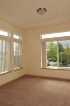 Harleen Court Apartments in Everett, WA - Building Photo - Interior Photo