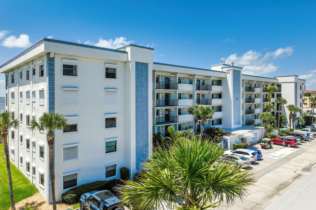 Fountain Cove in Cocoa Beach, FL - Building Photo - Building Photo