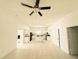 314 7th Ave NE in Ruskin, FL - Building Photo