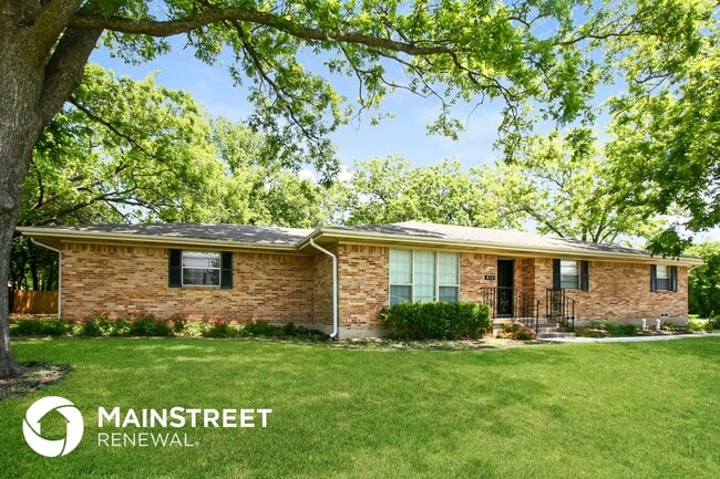 property at 412 S Elm St