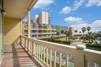 7820 Seawall Blvd in Galveston, TX - Foto de edificio - Building Photo
