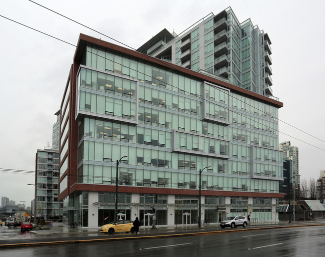 Central & Skybridge Residences in Vancouver, BC - Building Photo - Building Photo