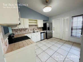 240 Canterbury Ct in Kissimmee, FL - Building Photo - Building Photo