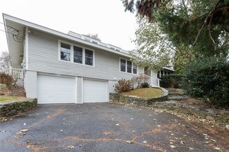7 Cowsill Ln in Newport, RI - Building Photo - Building Photo