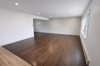 933 College Ave in Wheaton, IL - Building Photo - Building Photo