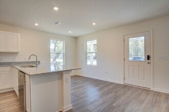 3296 W Cross St in Pensacola, FL - Building Photo - Building Photo