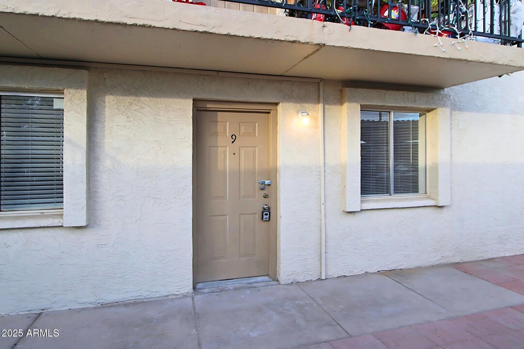 2615 E Greenway Rd in Phoenix, AZ - Building Photo