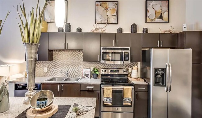 Haven Lake Highlands in Dallas, TX - Building Photo - Building Photo