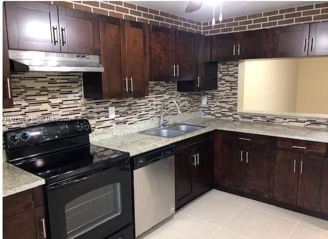 4943 NW 82nd Ave in Lauderhill, FL - Building Photo