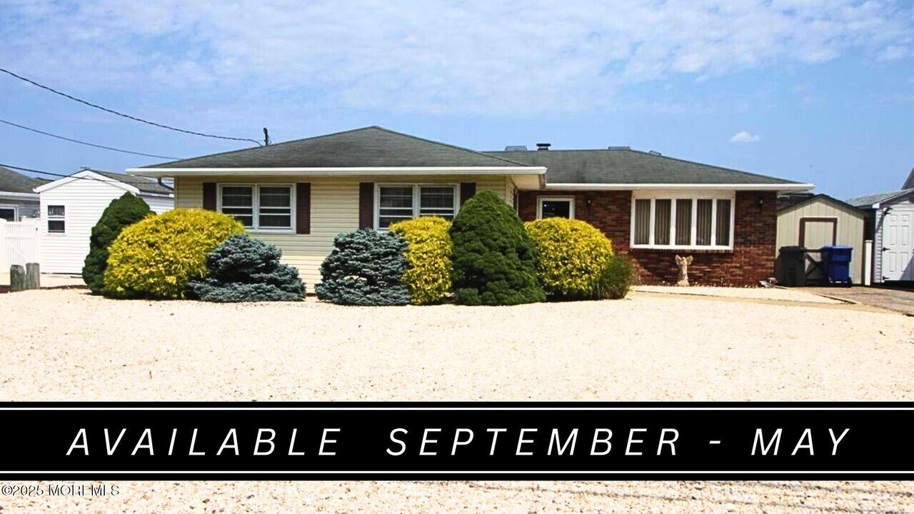 1936 Merrimac Dr in Toms River, NJ - Building Photo