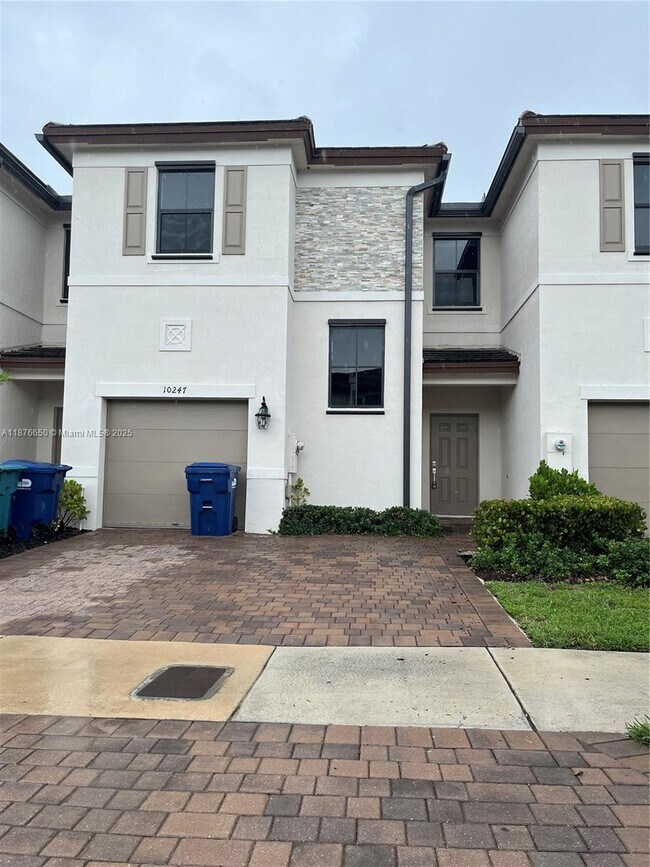 10247 SW 231st Ln in Cutler Bay, FL - Building Photo - Building Photo