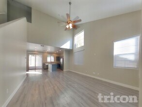 2638 E Danbury Rd in Phoenix, AZ - Building Photo - Building Photo