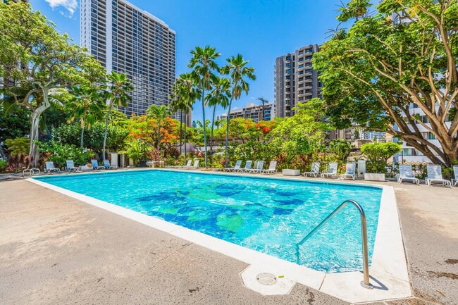 300 Wai Nani Way in Honolulu, HI - Building Photo - Building Photo