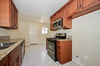 450 Bard St in Moorpark, CA - Building Photo - Building Photo