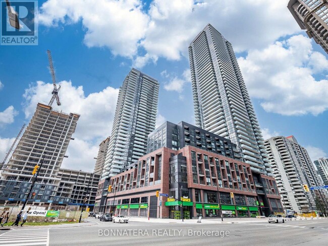 4130-4130 Parkside Village Dr in Mississauga, ON - Building Photo - Building Photo