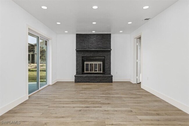 6043 Birnam Wood Ln in Ft. Myers, FL - Building Photo - Building Photo