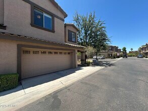 3006 N 37th St in Phoenix, AZ - Foto de edificio - Building Photo