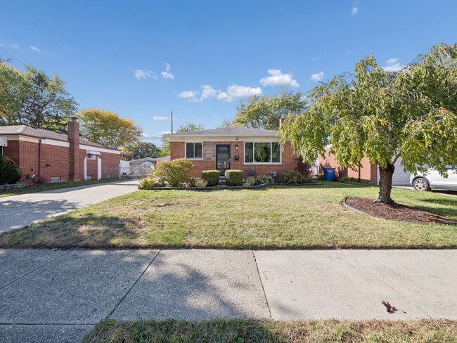 26805 Richard Dr in Warren, MI - Building Photo - Building Photo