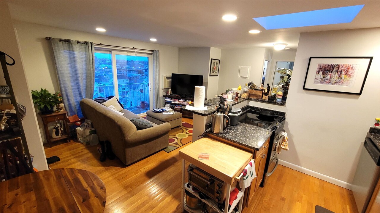 72 Park St, Unit 60 in Somerville, MA - Foto de edificio