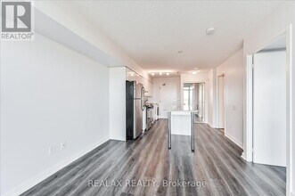 29 Singer Ct in Toronto, ON - Building Photo - Building Photo