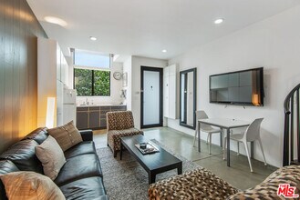 802 N Harper Ave in Los Angeles, CA - Building Photo - Building Photo