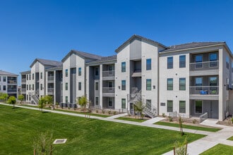 Alta 99th in Phoenix, AZ - Foto de edificio - Building Photo